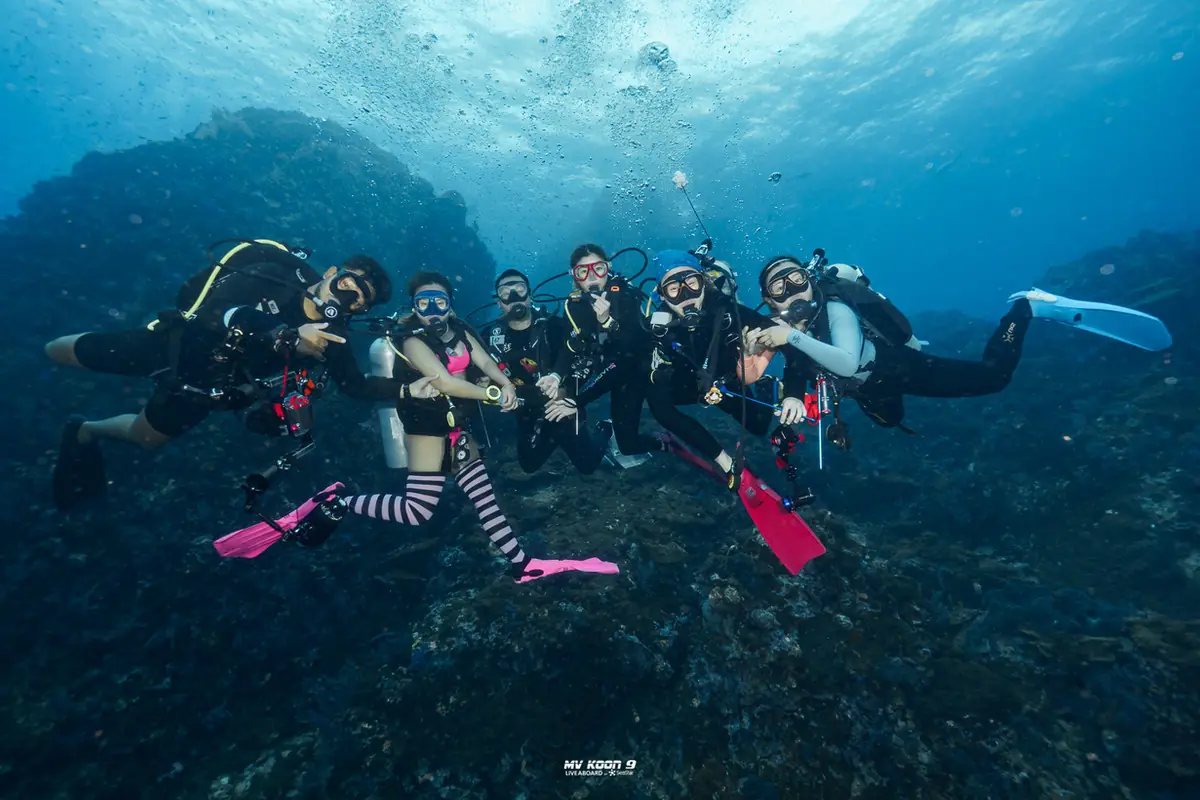 A class of divers on the sandy bottom